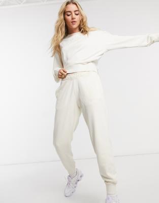 Cream nike sweatsuit new arrivals