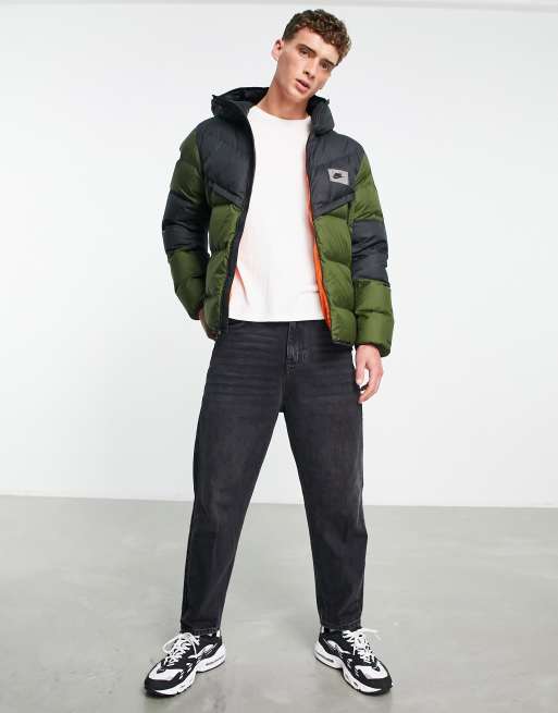 Nike Wattierte Jacke mit Farbblock Design in Schwarz und Grau ASOS