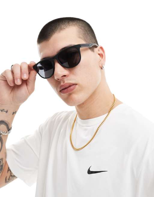 Nike - Wave - Lunettes de soleil rondes avec verres gris - Noir mat