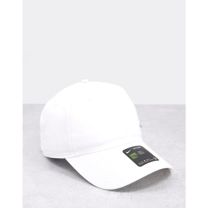 Nike – Weiße Kappe mit Metall-Swoosh, 943092-100