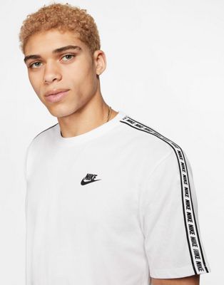 Nike – Weißes T-Shirt mit Logoband | ASOS