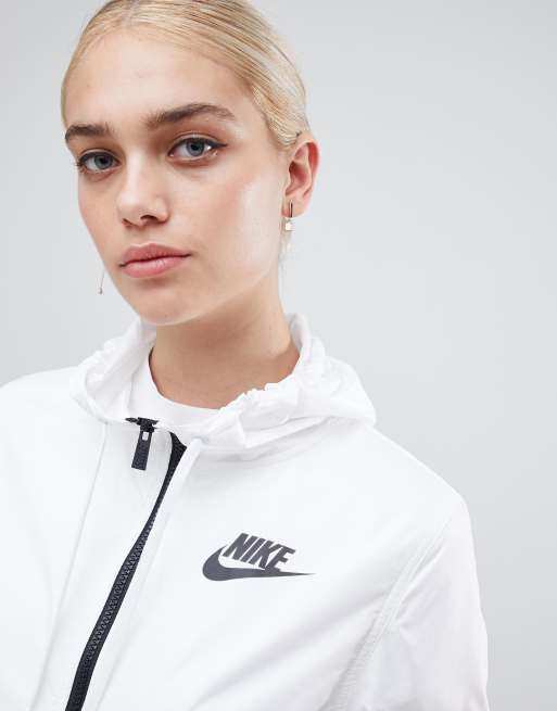 Nike black small hotsell logo padded jacket