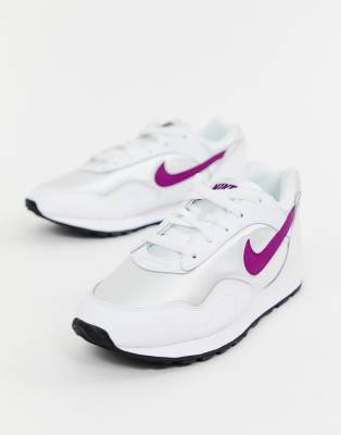 nike outburst trainers in white and pink