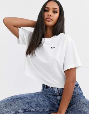 white nike cropped shirt