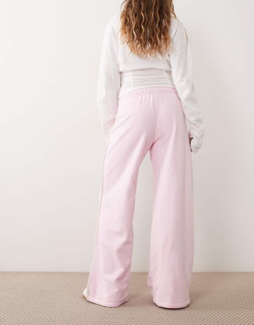 Nike wide leg track pants in baby pink, 2 of 5