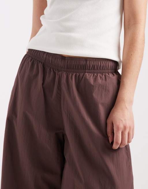 Nike wide leg woven pants in brown , 3 of 5