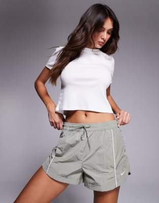 Nike - Wind Runner - Gewebte Shorts in Hellgrün, 2 Zoll Schrittlänge