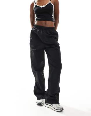 Nike Windrunner high rise woven trouser in black φωτογραφία