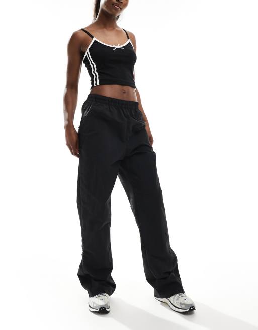 Nike – Windrunner – Hose aus Webstoff in Schwarz mit hohem Bund ASOS