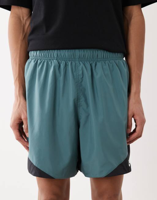 Nike – Windrunner – Leichte Shorts aus Webstoff in Grau, 4 von 5