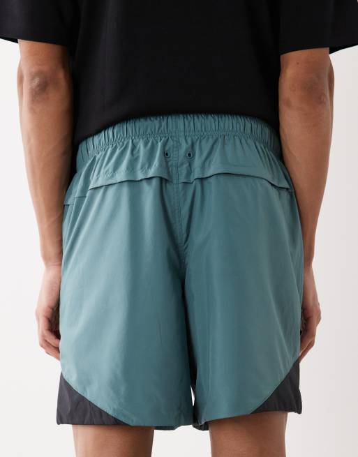 Nike – Windrunner – Leichte Shorts aus Webstoff in Grau, 5 von 5