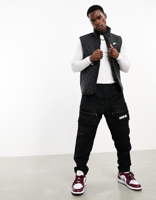 Nike Windrunner midweight padded gilet in black, 3 of 4