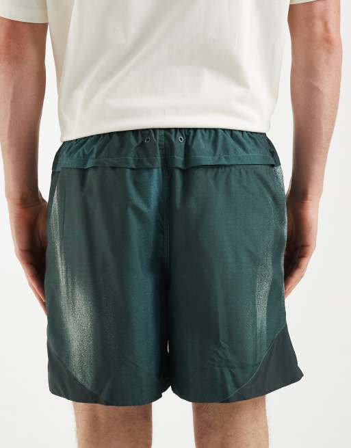 Nike Windrunner shorts in dark green, 5 of 5