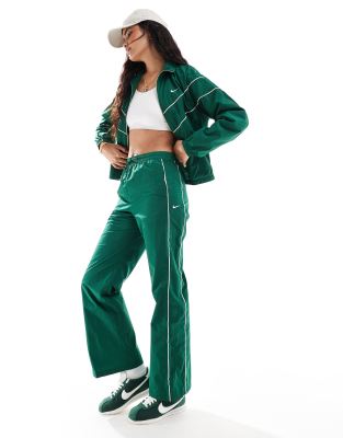 windrunner track pants in green