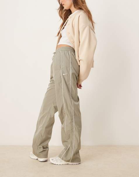 Nike windrunner trackpant in khaki