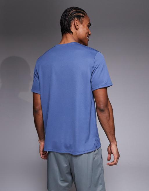 Nike Winter Miler t-shirt in blue and silver, 4 of 5