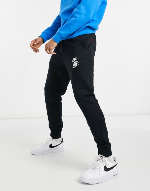 Nike - World Tour Pack - Joggers con fondo elasticizzato e grafica colore nero 