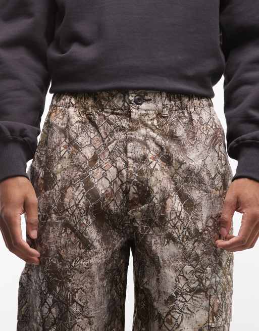 Nike woven pants in khaki camo print , 4 of 5