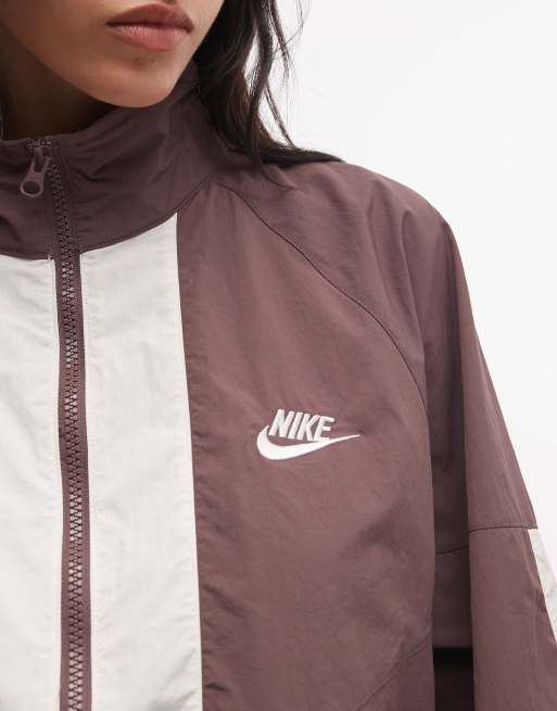 Nike woven running jacket in brown, 3 of 4