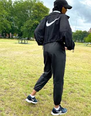 nike woven swoosh cargo pants with belt in black
