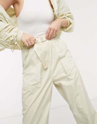 nike woven swoosh black cargo pants with belt