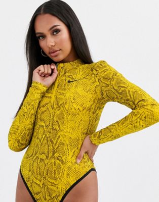 nike yellow snakeskin outfit