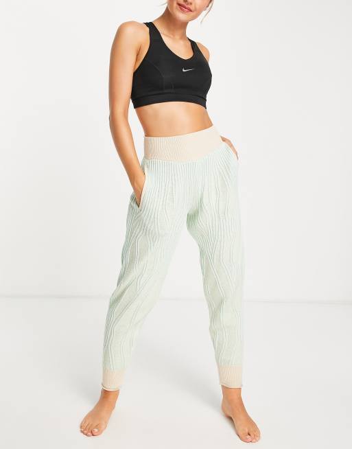 Nike deals yoga joggers