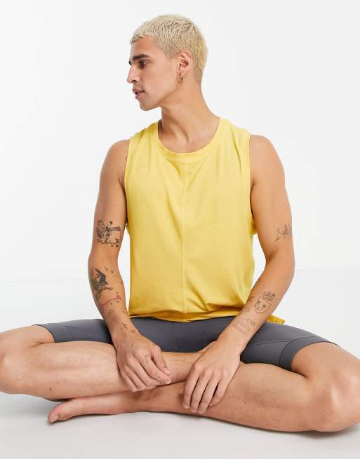 Nike – Yoga Dri-FIT – Gult linne, 3 av 4