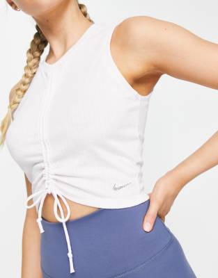 Nike - Yoga Dri Fit - Kurzes Trägertop in Hellrosa mit Schnürdetail