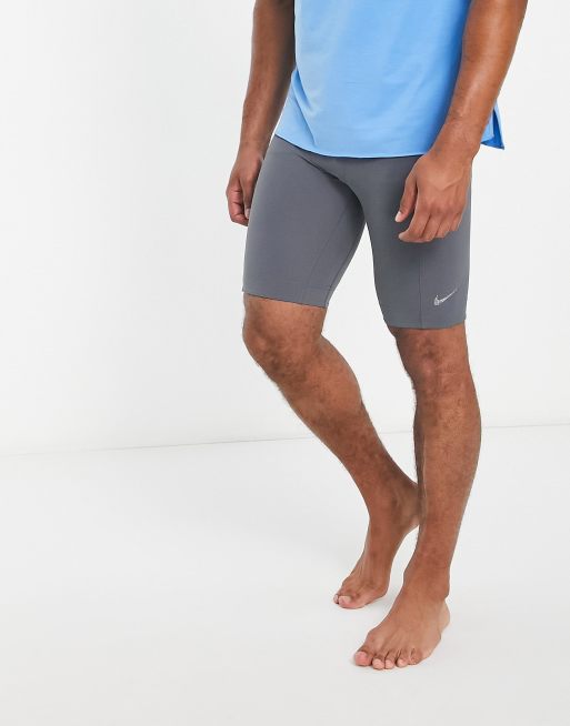 Nike Yoga – Dri-FIT – Szare dopasowane krótkie legginsy