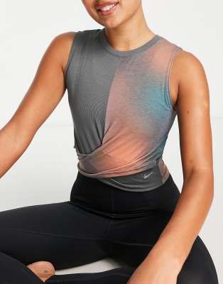 Nike Cropped Yoga Pants