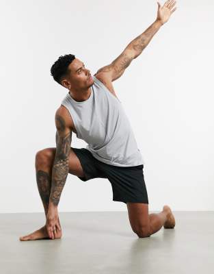 NIKE NIKE YOGA FLEX SHORTS IN BLACK BV2770-010