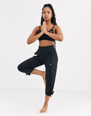 Nike - Yoga - Losvallende broek met strik in zwart