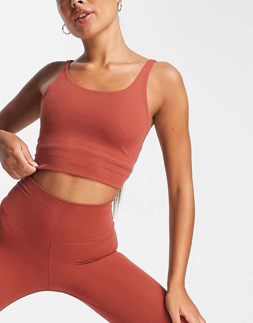 Nike Yoga - Luxe - Crop top a sostegno leggero rosso granata