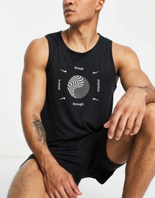 Nike Yoga - Sort træningsoverdel med grafisk print