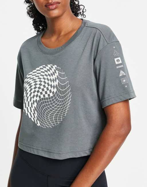Nike - Yoga - T-shirt corta in tessuto dri-FIT grigia