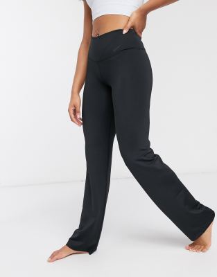 nike yoga training trousers