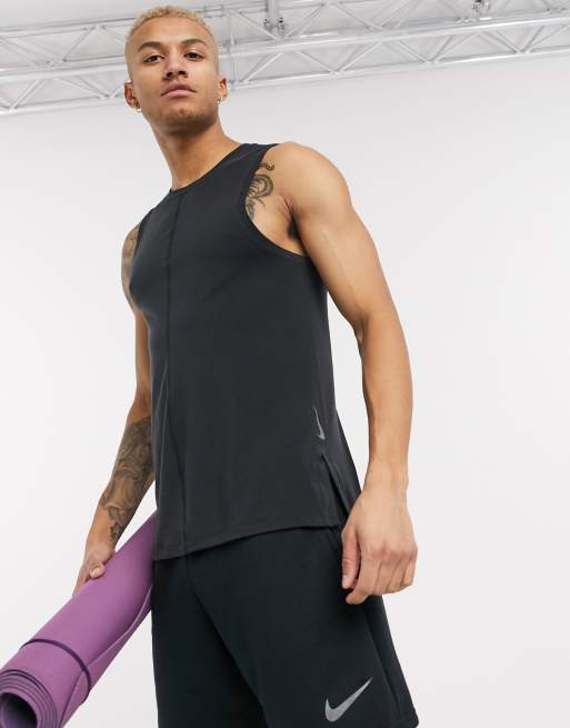 Nike - Yogatanktop in zwart