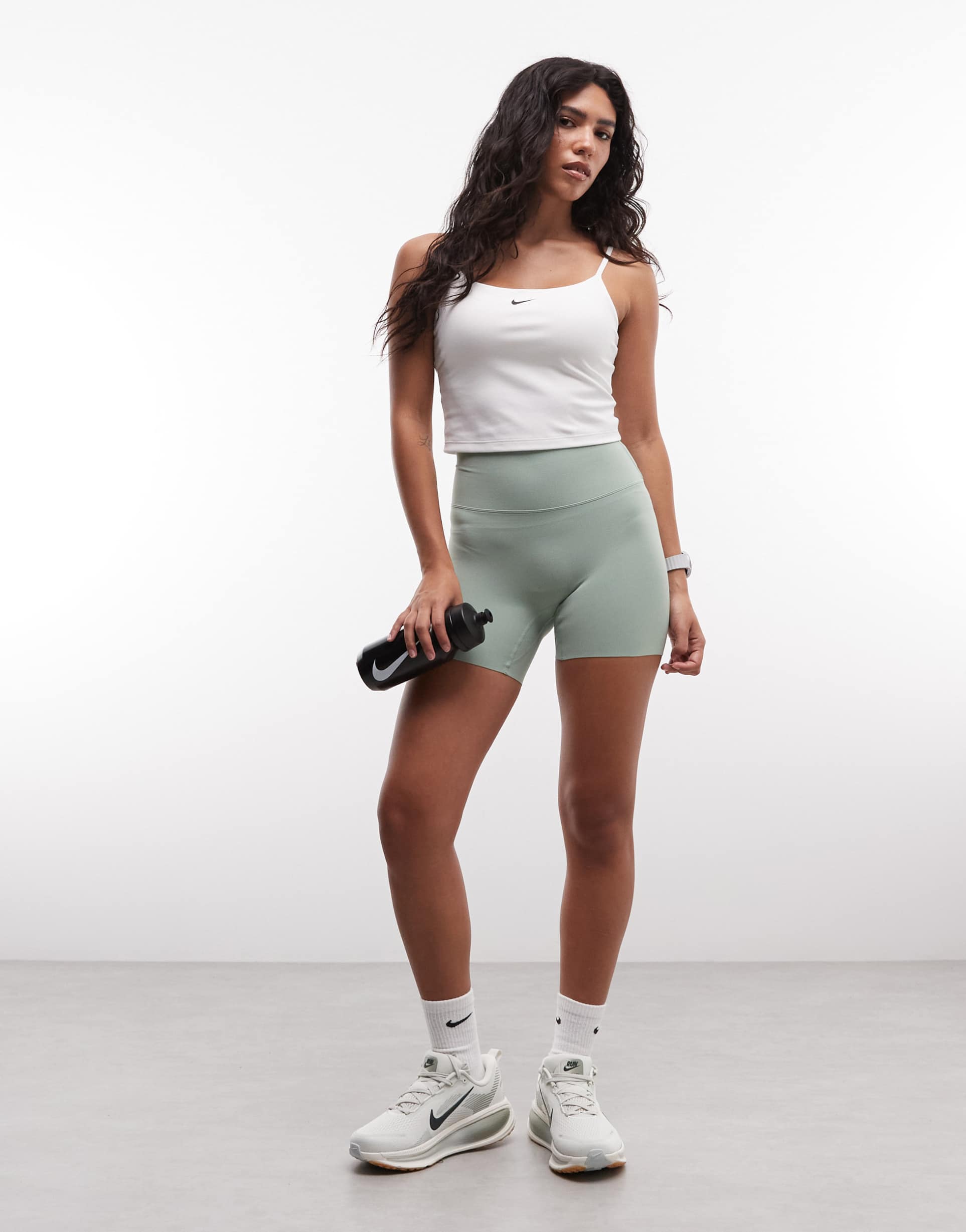 nike zenvy training 5 inch shorts in light green