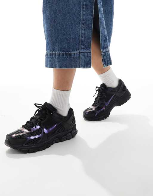 Nike Zoom 5 Vomero sneakers in black iridescent 