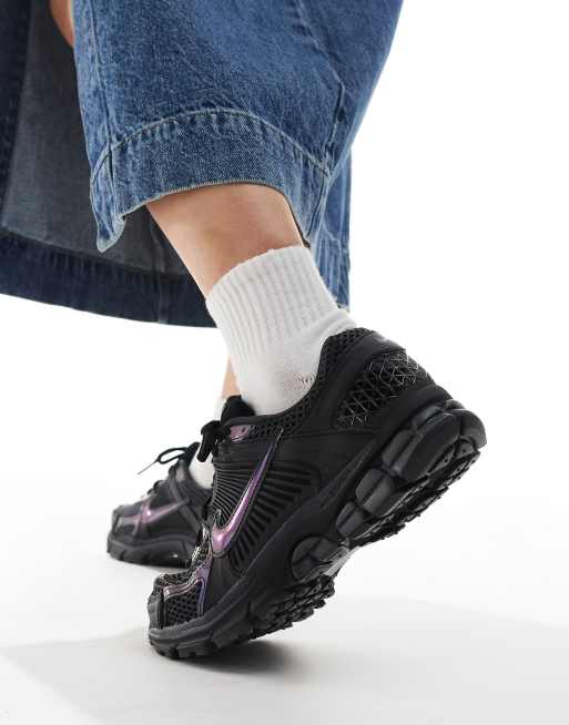 Nike Zoom 5 Vomero sneakers in black iridescent 
