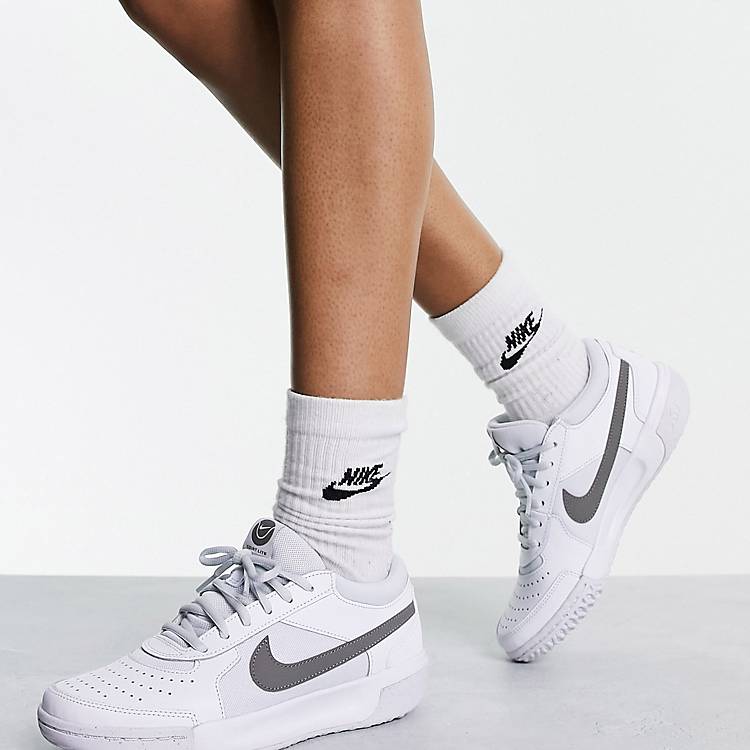 oro flexible Karu Nike Zoom Court Lite 3 sneakers in white | ASOS