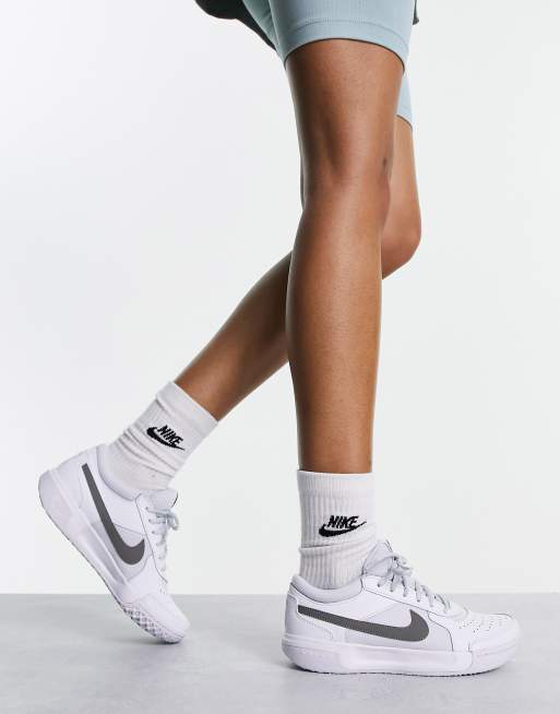 Vulgaridad Illinois deuda Nike Zoom Court Lite 3 sneakers in white | ASOS