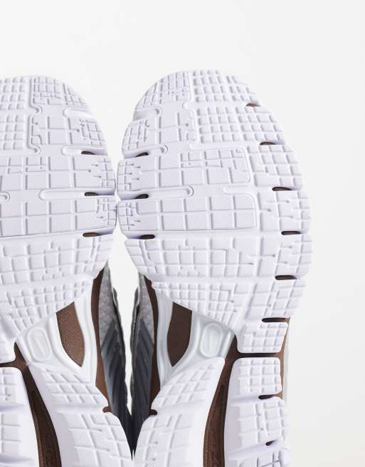 Nike Zoom Skylon 11 Sneaker in Weiß und Braun, 5 von 5