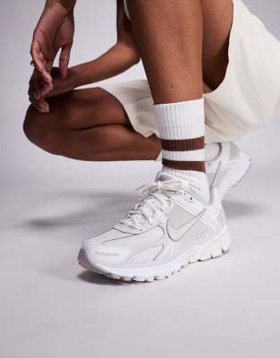 Nike - Zoom Vomero 5 - Baskets - Blanc et beige