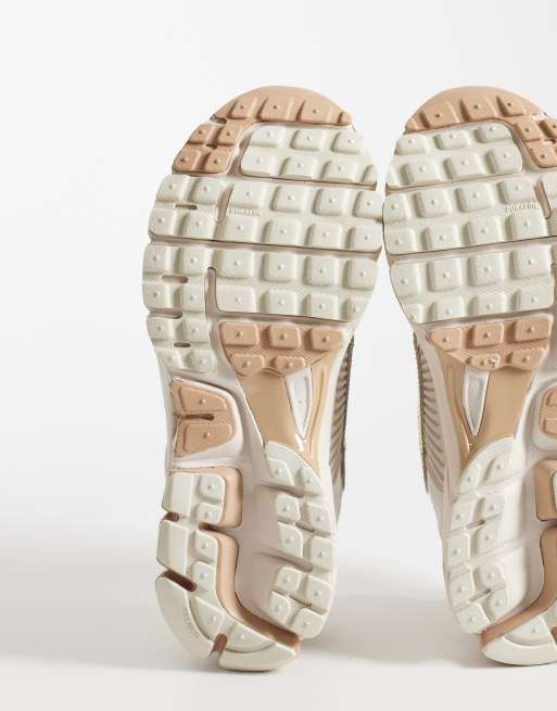 Nike Zoom Vomero 5 baskets en doré métallisé, 5 de 5