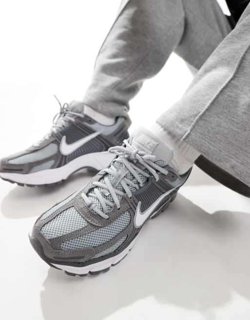 Nike - Zoom Vomero 5 - Baskets - Gris foncé, 4 de 5