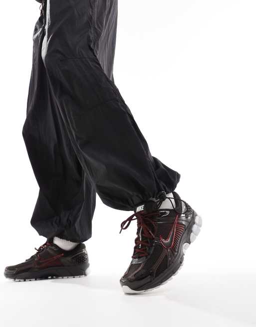 Nike Zoom Vomero 5 Baskets Noir et rouge