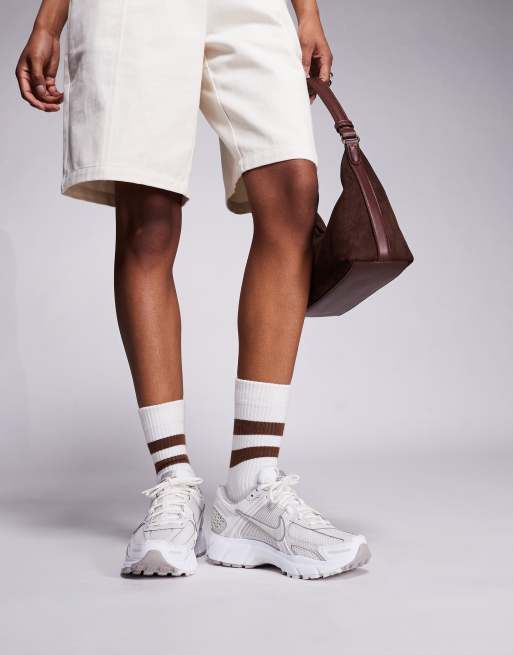 Nike – Zoom Vomero 5 – Beige och vita träningsskor, 3 av 5
