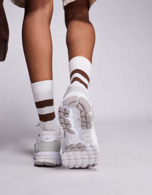 Nike – Zoom Vomero 5 – Beige och vita träningsskor, 5 av 5